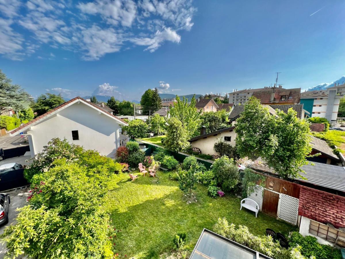 Un Peu Plus Pres Des Etoiles Annecy Exterior photo